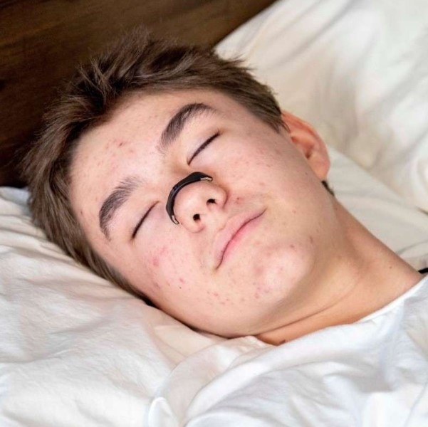 Striscia nasale magnetica per un sonno migliore